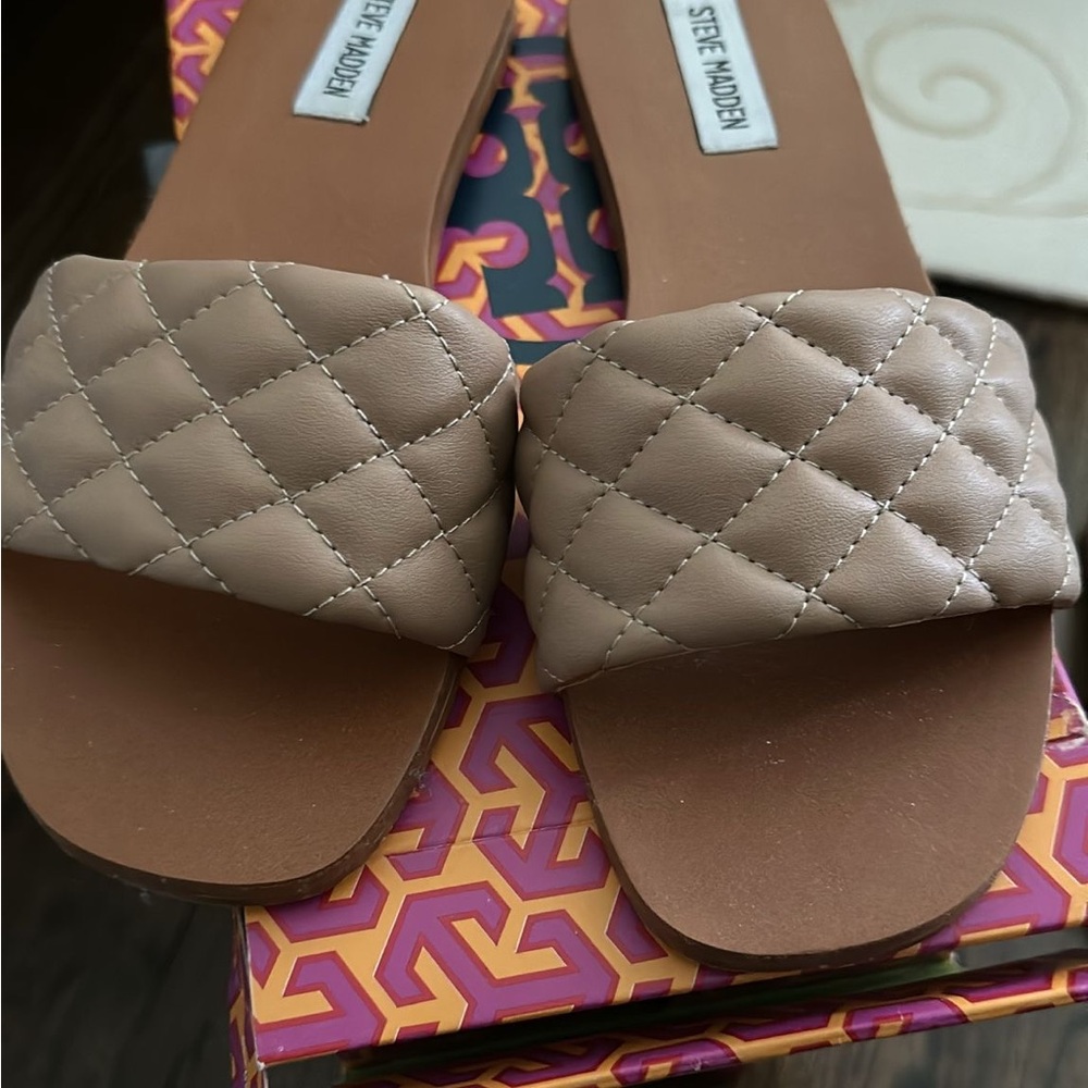 Steve Madden slides
